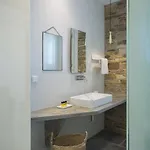 Hotel Far Out & 3*