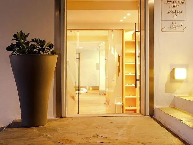 Far Out Hotel&spa Hotel