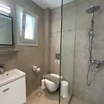 Hotel Far Out & 3*