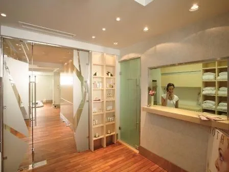 Far Out & Hotel 3*