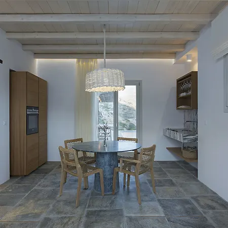 Hotel Far Out & Mylopotas