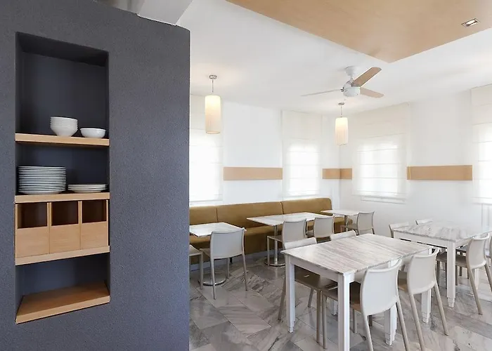 Ξενοδοχείο Far Out &