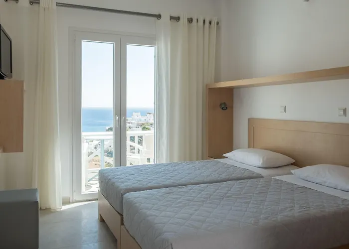 Far Out & Ξενοδοχείο