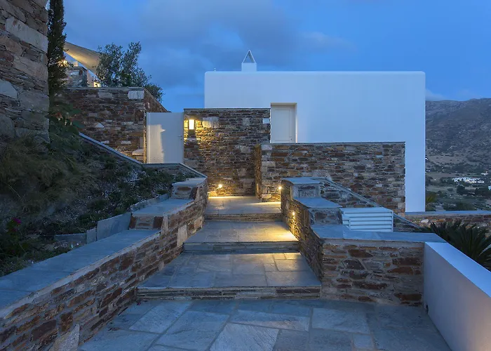 Ξενοδοχείο Far Out & 3*