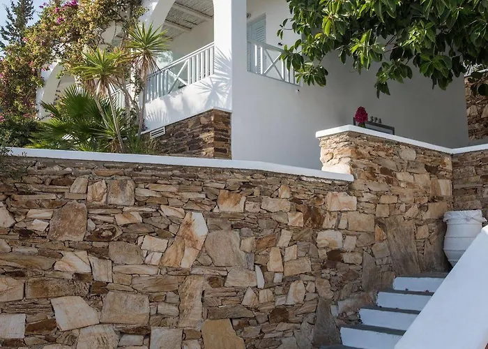 Far Out & Ξενοδοχείο 3*